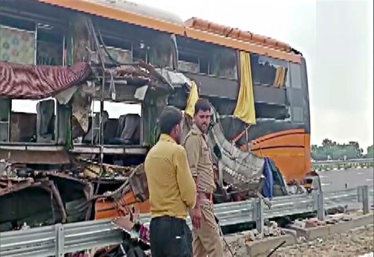 8 killed, 16 injured as 2 double-decker buses collide in UP's Barabanki