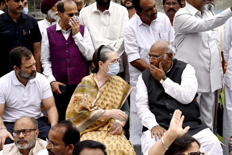 Those anti-nationals themselves must not preach patriotism: Kharge slams Nadda
