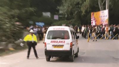 PM Modi stops convoy to make way for ambulance in Himachal