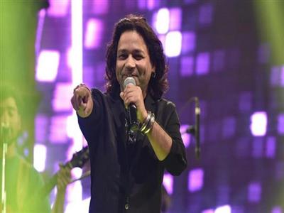 Crowd hurls bottle at singer Kailash Kher during concert in Karnataka; police detain 2