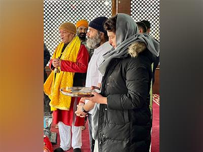 J-K: Rahul-Priyanka Gandhi visit Kheer Bhawani Durga temple