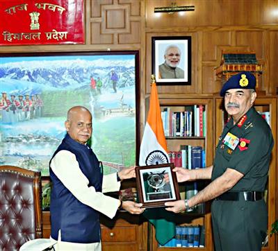 GoC-in-C Western Command calls on Governor