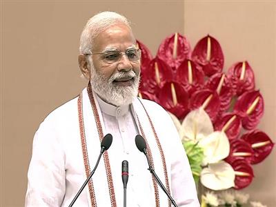 Veer Savarkar's sacrifice, courage inspire Indians even today: PM Modi in 'Mann ki Baat'