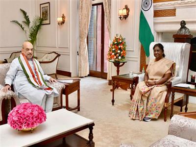 Amit Shah calls on President Droupadi Murmu