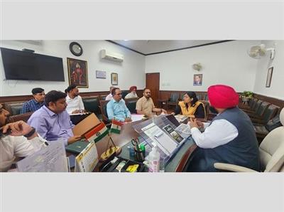 Harjot Bains takes stock of major projects with officials of PWD, NHAI, Railways and local administration 