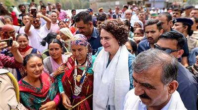 “Who should be helped. Farmers here or in US”: Priyanka Gandhi slams Centre’s decision to reduce tariff on American apples