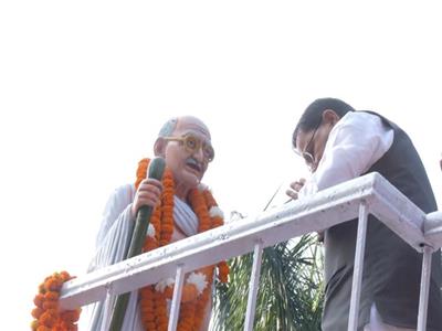 Uttarakhand CM Pushkar Dhami pays homage to Mahatma Gandhi & Lal Bahadur Shastri on their birth anniversary