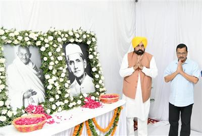 PB CM and Delhi CM pay floral tributes to Mahatma Gandhi  and Lal Bahadur Shastri on their birth anniversaries