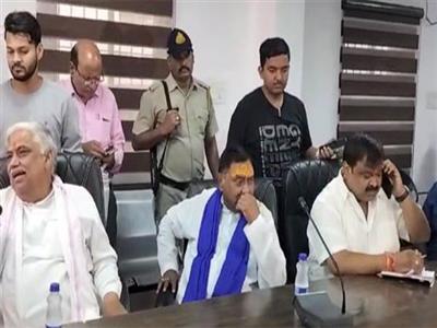 MP: Three major candidates of Morena Lok sabha seat kept under house arrest in police line for peaceful voting