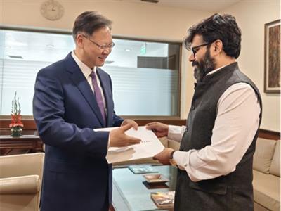 New Chinese envoy to India hands over letter of credence to MEA official