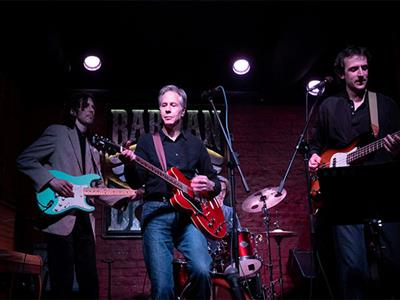 Blinken jams with Ukrainian band in basement bar, plays 'Rockin' in the Free World' on guitar