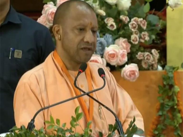 Uttar Pradesh CM Yogi Adityanath expresses condolences to bereaved family of deceased in Balrampur road accident