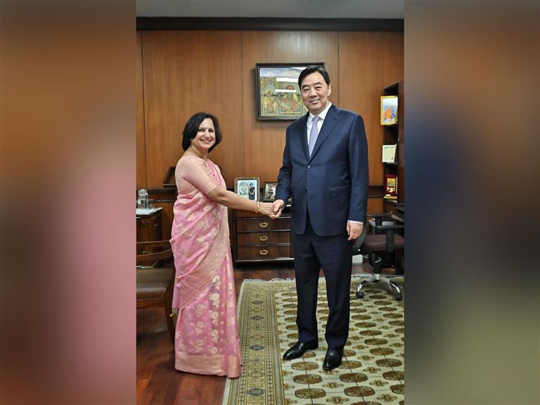 MEA Secy (South) holds talks with Chinese Special Envoy on recent developments in Middle East