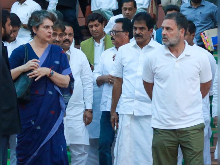 Kerala CM tussle: Posters in Wayanad against Rahul, Priyanka for 'promoting' KC Venugopal