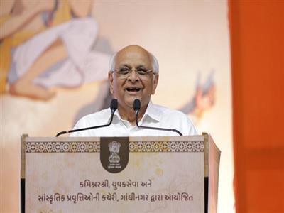 Probationary IAS officers meet Gujarat CM ahead of Supernumerary Assistant Collector assignments