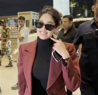 Janhvi Kapoor sets off for Cannes in style