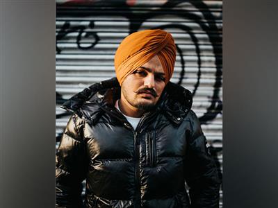 Rapper Emiway Bantai pays musical tribute to Sidhu Moosewala