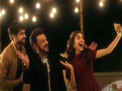 Adnan Sami, Asha Bhosle's song 'Aao Na' released, features Avinash Mishra, Eisha Singh