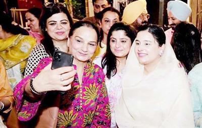 Dr. Gurpreet Kaur Maan campaigns for AAP's Sanjeev Arora in Ludhiana West by-poll