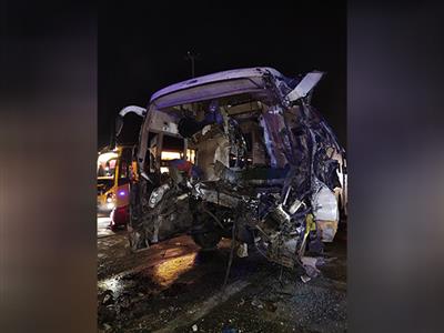 Uttar Pradesh: 2 dead, 15 injured as bus collides with stationary truck on Agra-Lucknow Expressway
