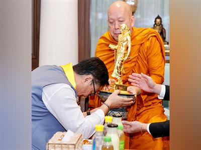 Union Minister Kiren Rijiju receives special statue of Emperor Ashoka from Thai Supreme Patriarch