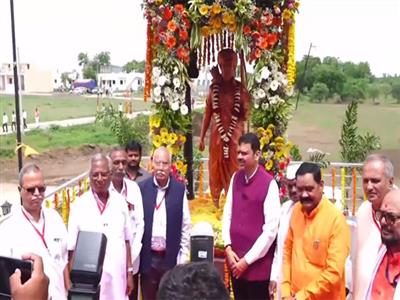 Maharashtra CM Devendra Fadnavis inaugurates Khajyaji Naik memorial in Jalgaon, says history of tribal heroes never reached us