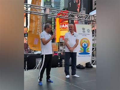 Anupam Kher joins thousands for Yoga Day celebration at Times Square