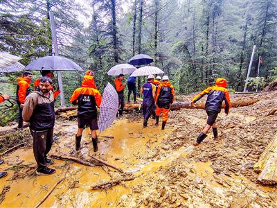 Himachal Pradesh: Public utilities disrupted amid heavy rains; 261 roads blocked, 797 water schemes hit