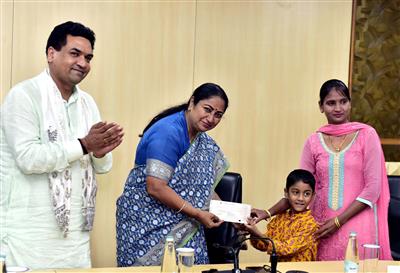 CM Rekha Gupta distributes Rs 5 lakh each to shop owners affected by Dilli Haat fire