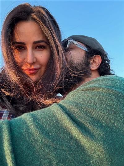 Vicky Kaushal sends love-filled greetings to his 