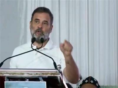Rahul Gandhi pays tribute to former Kerala CM, Oommen Chandy
