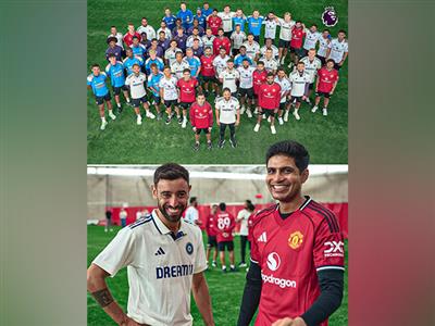 Team India meets Manchester United players ahead of Old Trafford Test
