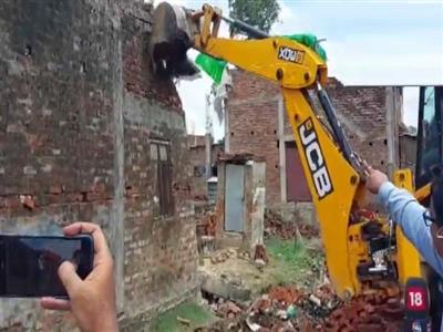 UP: Bulldozer action begins against properties of aide of Chhangur Baba in Balrampur