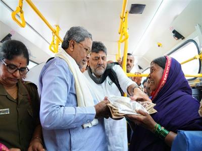 Aides of Siddaramaiah, DK Shivakumar clash at Karnataka Bhavan