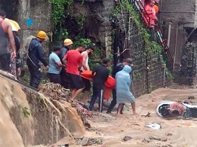 Landslide hits Mandi amid heavy rain; 2 trapped under debris, several vehicles swept away