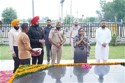 Dr. Baljit Kaur hoists national flag; Pays tributes at Shaheed-e-Azam Memorial, Khatkar Kalan
