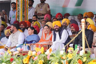 CM Mann unfurls National Tri-Colour at state level Independence day function at Faridkot