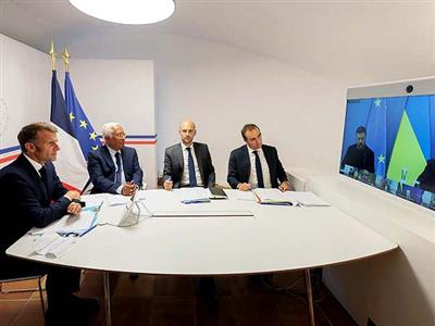 Ukraine may have to recognize territorial losses under peace deal, says Macron