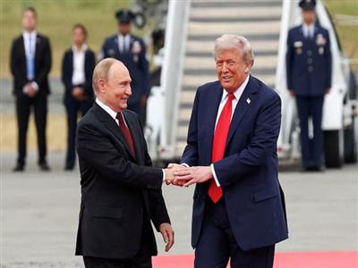 Trump pauses Zelenskyy-EU meeting to speak to Putin