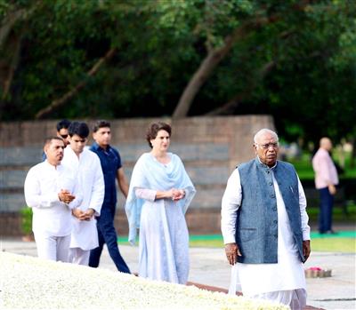 Congress MP Priyanka Gandhi, Kharge, Chidambaram and others pay tribute to late India PM Rajiv Gandhi on his birth anniversary