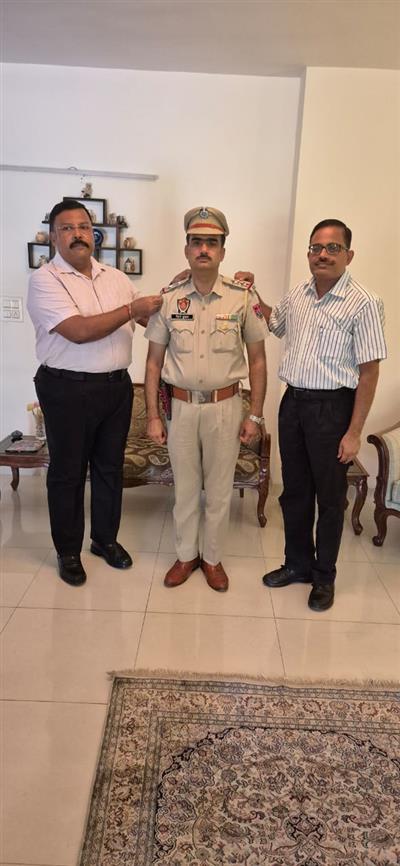ASI Vijay Bhushan Promoted as Sub Inspector, Stars Pinned by DGP Vigilance & ACS Excise