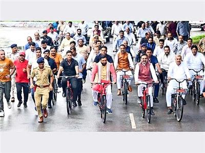 CM Saini, Speaker and minister cycle from MLA hostal to VS, call for drug free Haryana 