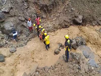 Uttarakhand: SDRF rescues families trapped due to debris in Rudraprayag