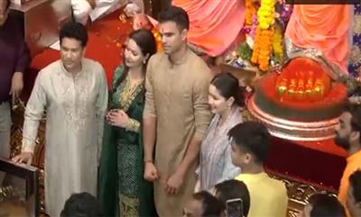 Ganesh Chaturthi celebrations: Sachin Tendulkar visits Lalbaugcha Raja with family