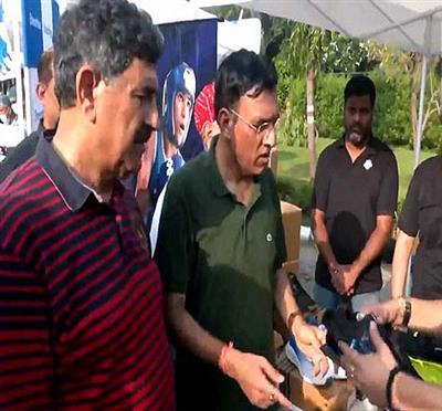 Delhi: Mansukh Mandaviya visits 'Garv se Swadeshi' stalls during 'Fit India' cycle rally in Dhyan Chand Stadium