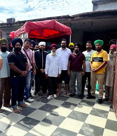 Guru Randhawa meets flood victims, sets up camp in Dera Baba Nanak