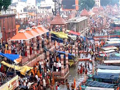 Ayodhya: Devotees take a holy dip in River Saryu after total lunar eclipse
