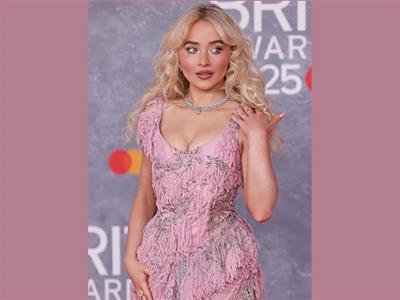Sabrina Carpenter advocates for transgender rights during 'Tears' performance at 2025 MTV VMAs