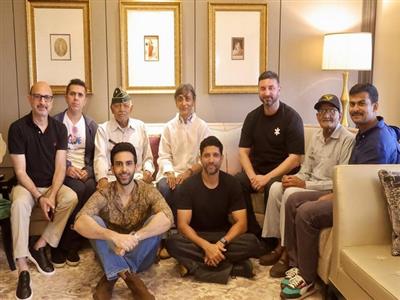 In pics: Farhan Akhtar meets surviving heroes of the Battle of Rezang La