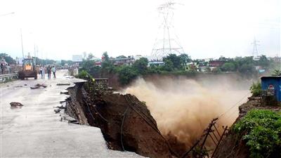 Uttarakhand CM Dhami monitors relief efforts as heavy rains damage shops in Dehradun's Sahastradhara